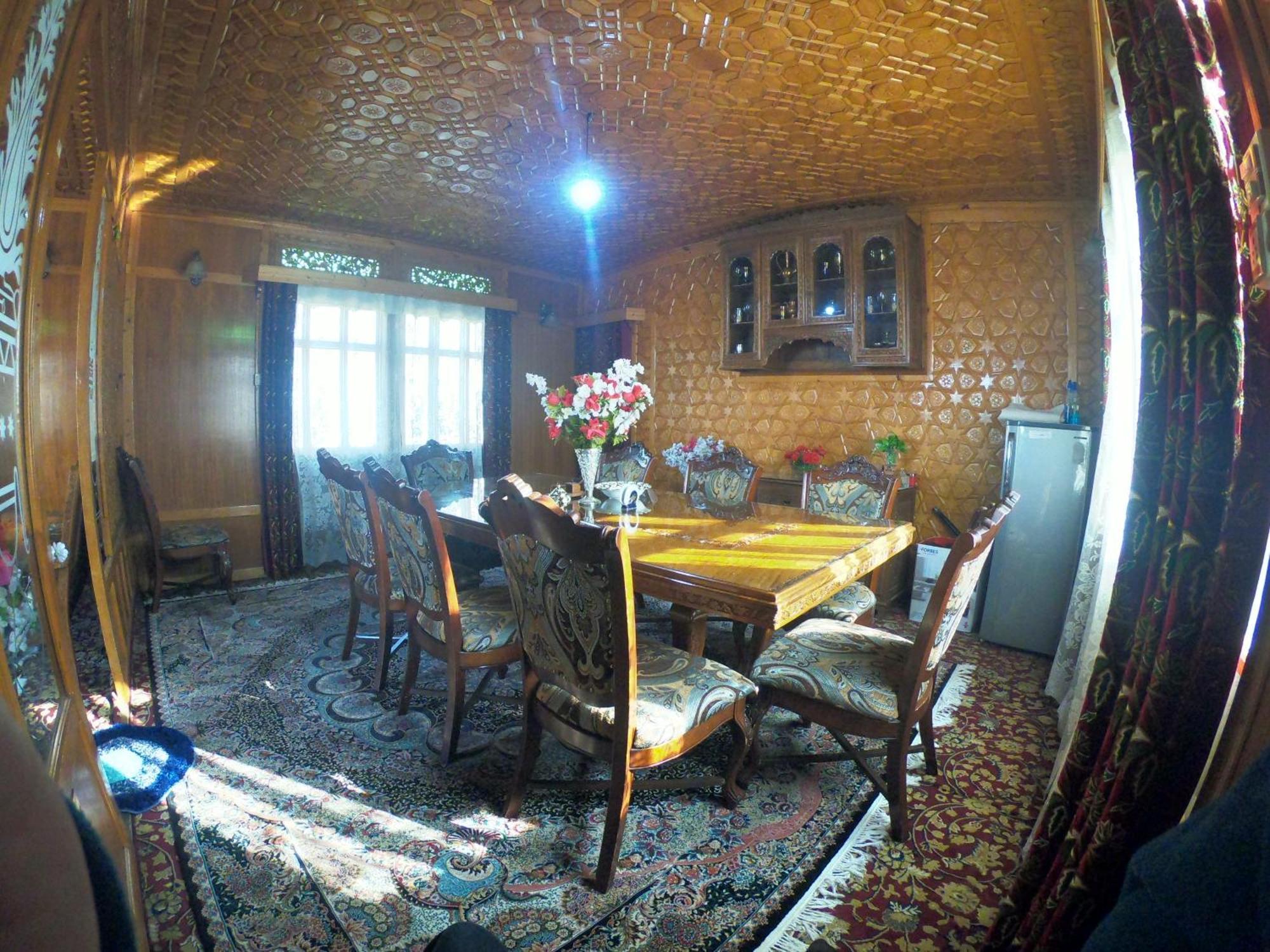 Goona Palace Houseboats Srīnagar Exterior foto