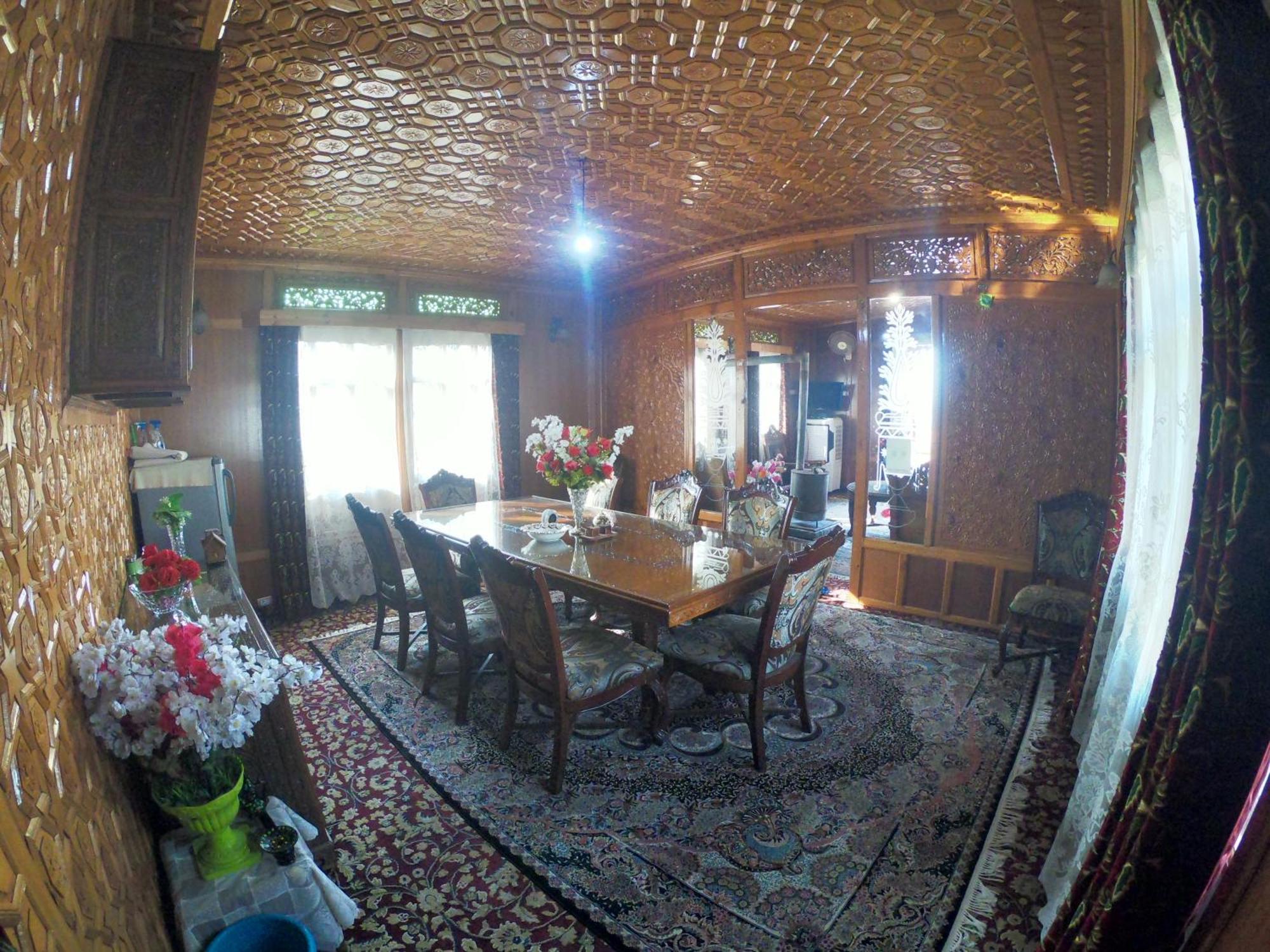 Goona Palace Houseboats Srīnagar Exterior foto