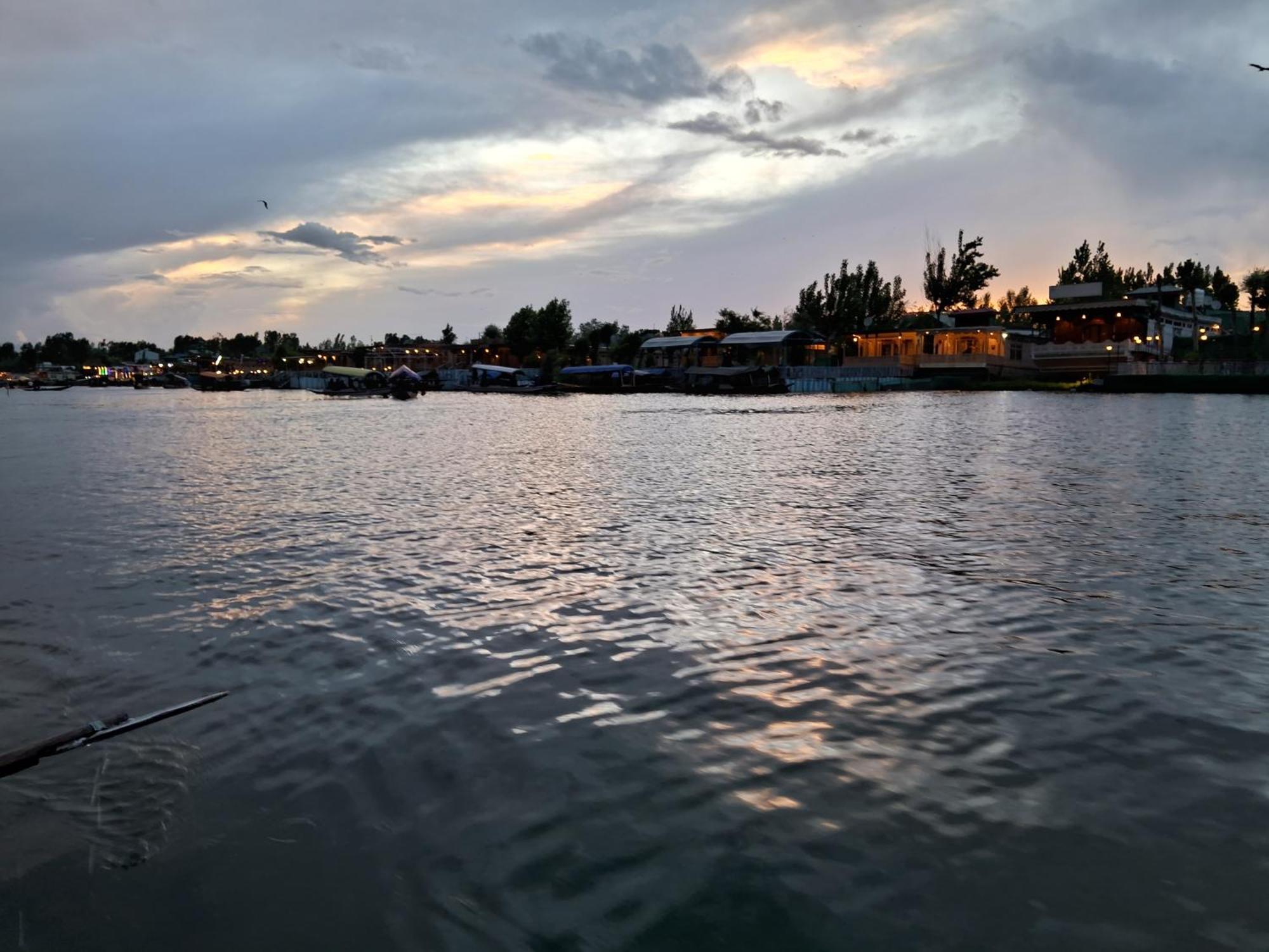 Goona Palace Houseboats Srīnagar Exterior foto