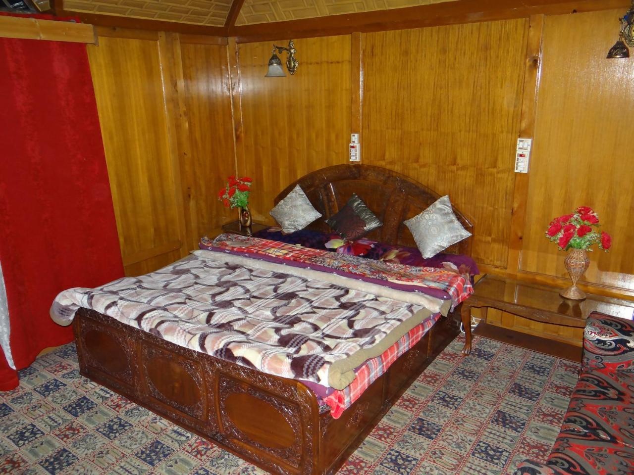 Goona Palace Houseboats Srīnagar Exterior foto