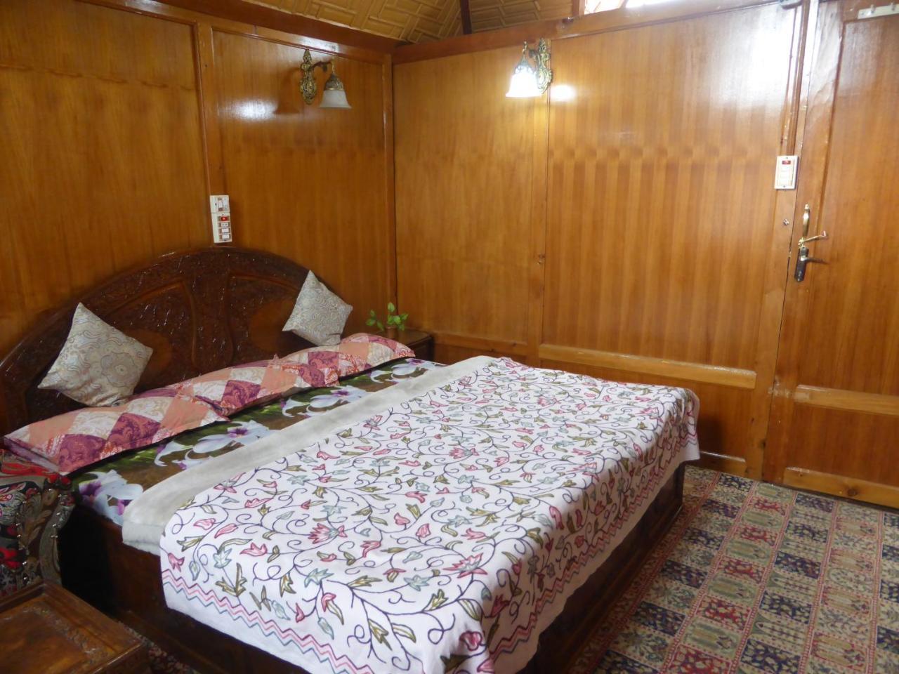 Goona Palace Houseboats Srīnagar Exterior foto